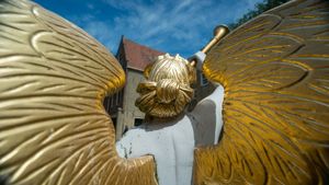 Angel with gold wings