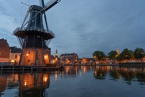 Adriaan and Spaarne by night